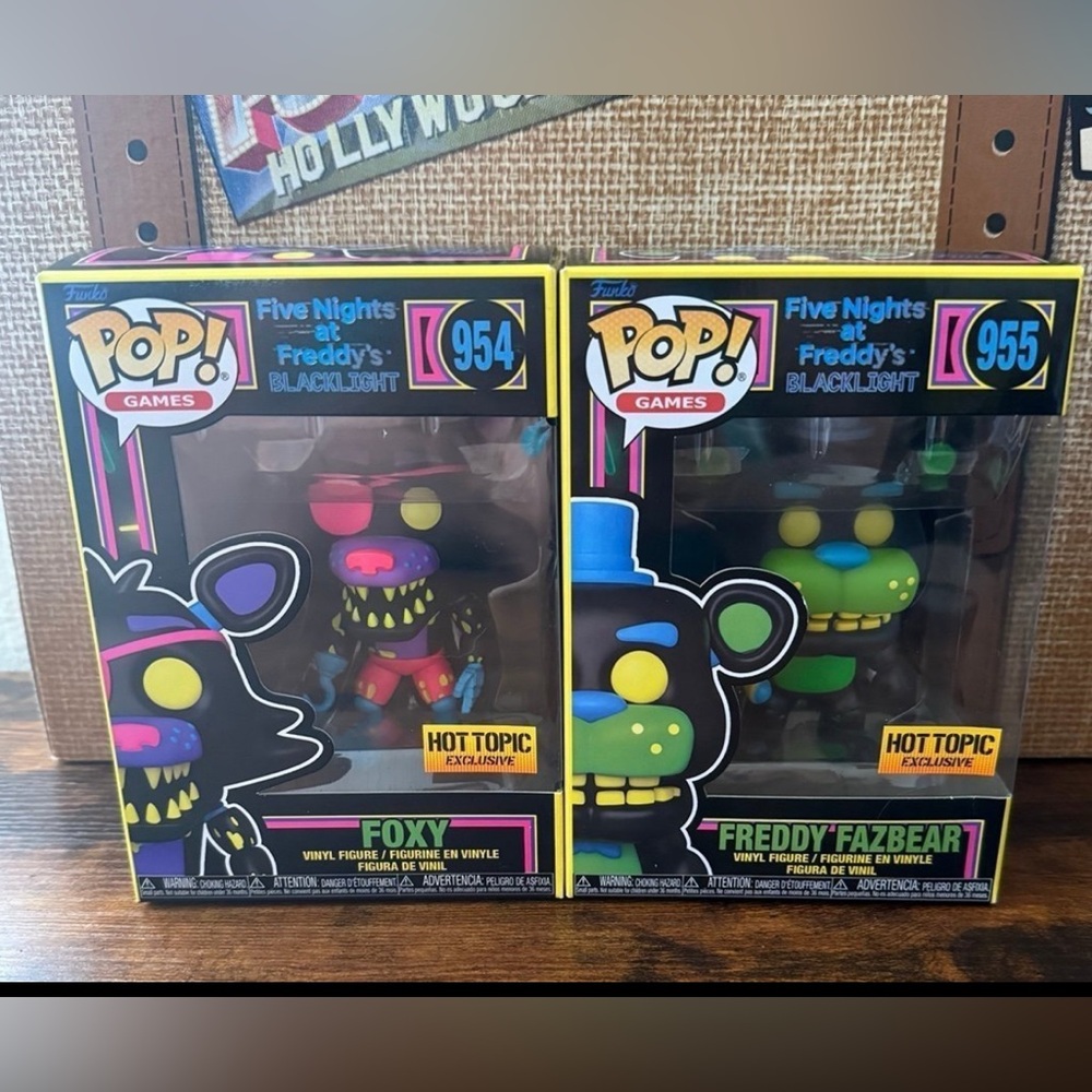 Funko Pop! Five Nights At Freddy's Blacklight Pops Freddy Foxy Hot Topic FNAF
